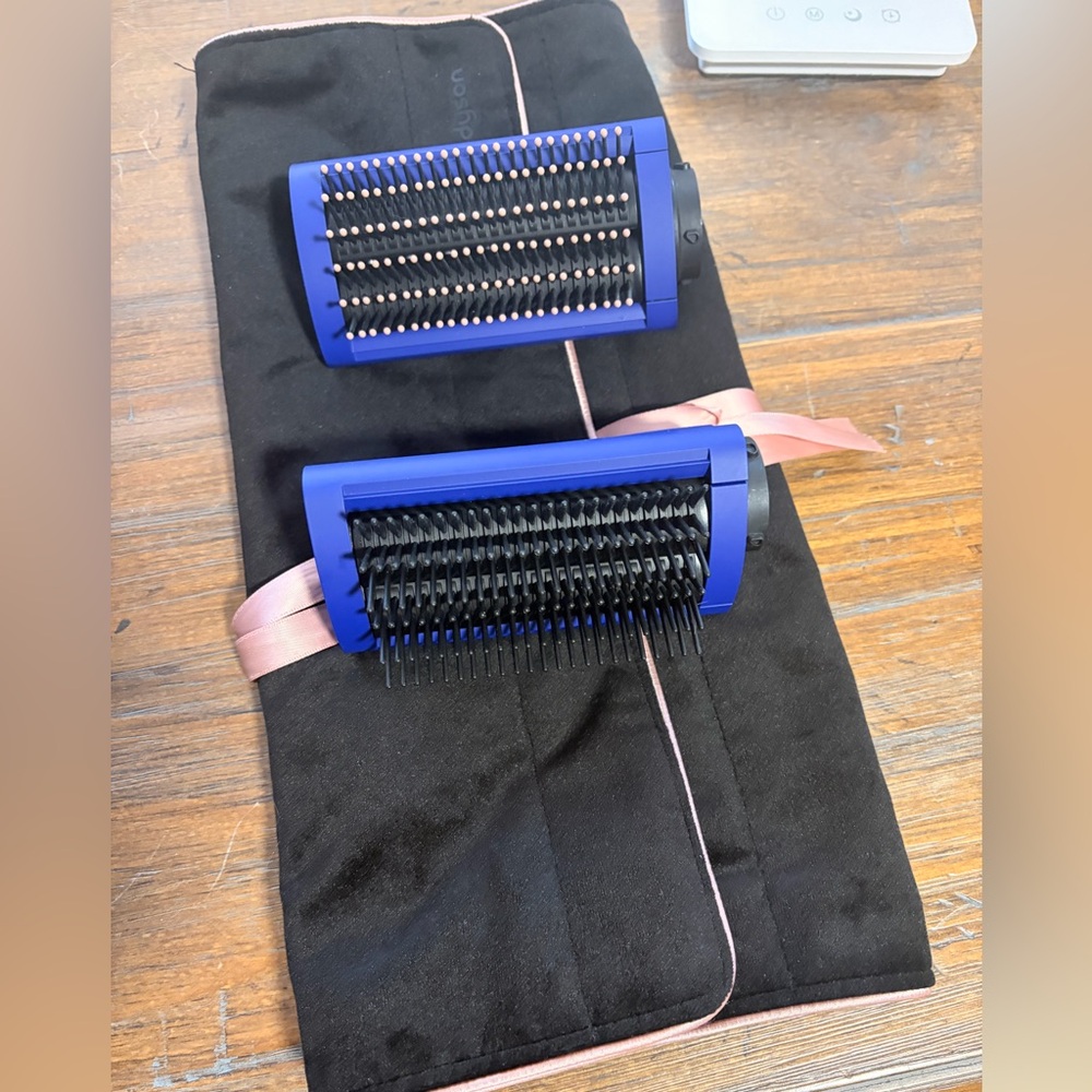 Dyson Brush attachment 2pcs and dyson carrying sleeve